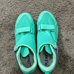 Nike Spin Shoes Size 10